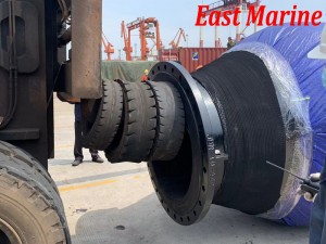 East Marine-Floating hose transport oil sand 01