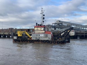 Campagne-nuvelle-dredging-on-the-River-Thames