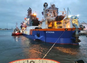 Van-Oords-dredger-Athena-ready-for-the-River-Tees-scheme